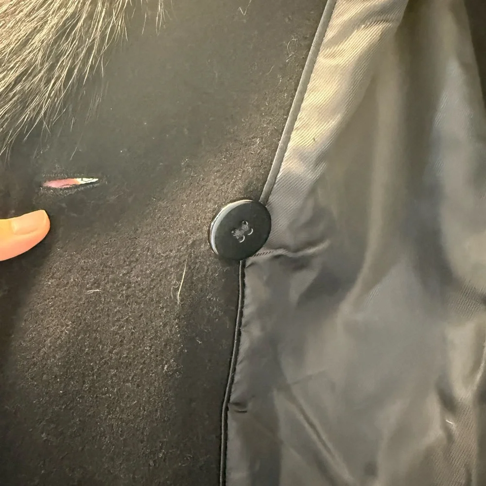 Elegant Black Fur-Trimmed Women's Coat - Picture 5 of 8